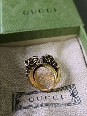 Gucci Gold-Tone Double Cat Head Ring with Pink Stone Eyes